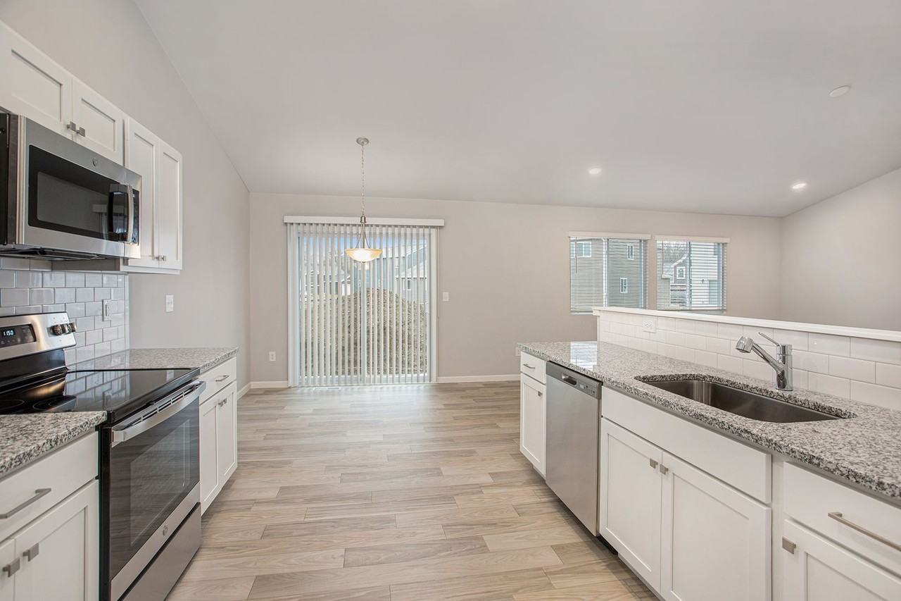 2204 Macatawa Ln - Photo 2 of 15