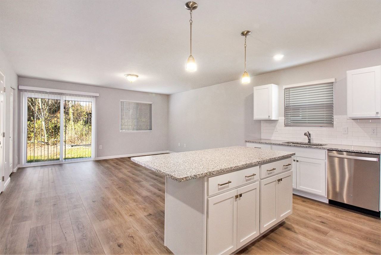 2226 Macatawa Ln - Photo 3 of 18