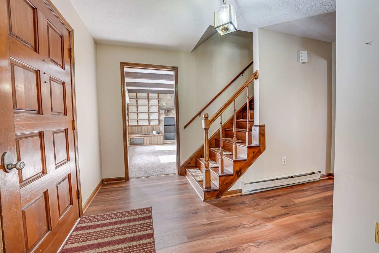 7604 Signal Hill Rd - Photo 7 of 37