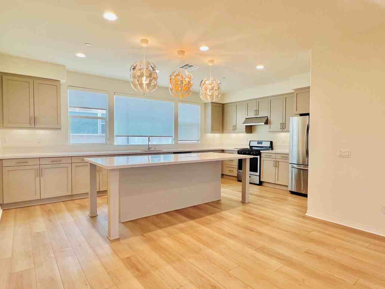 3010 Mayflower Ave - Photo 3 of 25