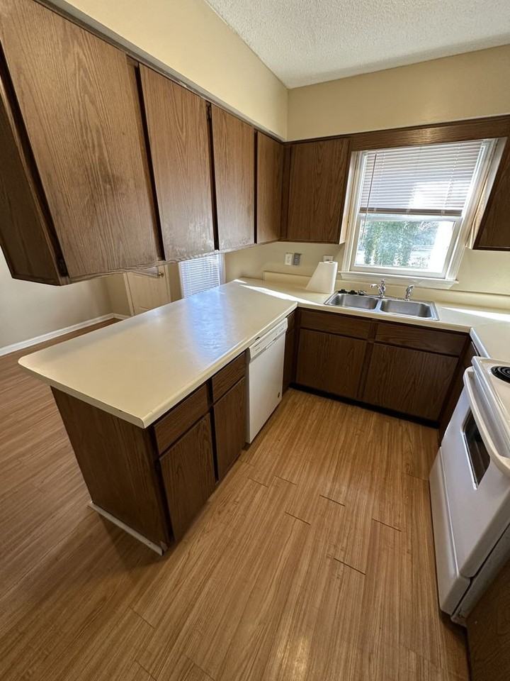925 Hearthridge Ct #B - Photo 4 of 8
