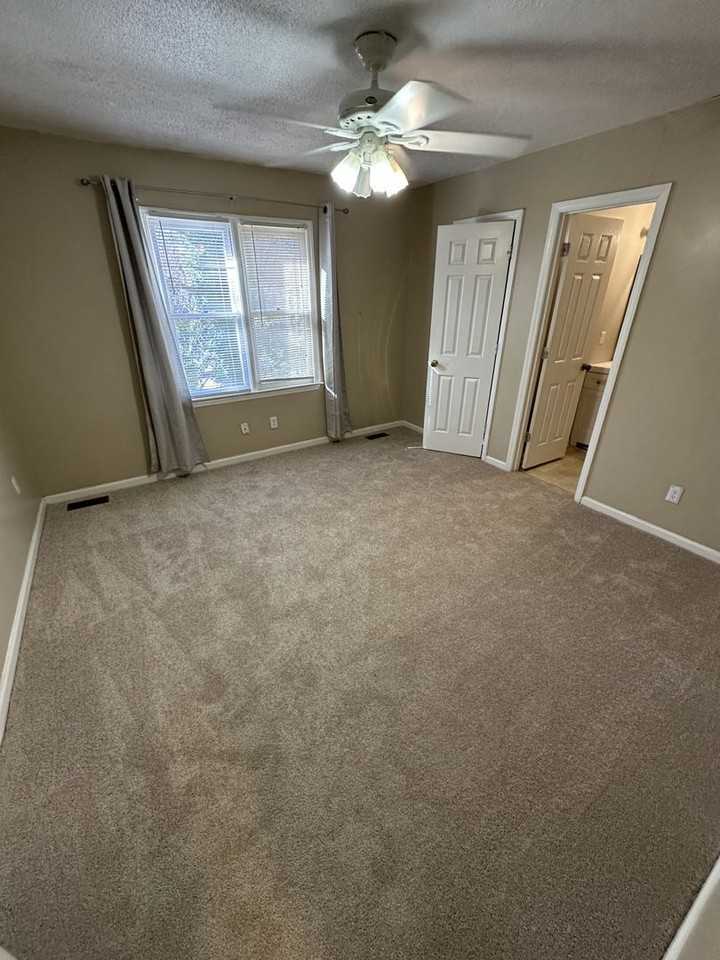 925 Hearthridge Ct #B - Photo 5 of 8