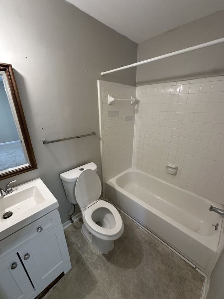 925 Hearthridge Ct #B - Photo 6 of 8
