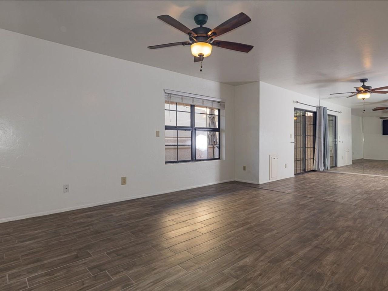 8417 E Corinthian Dr - Photo 3 of 37