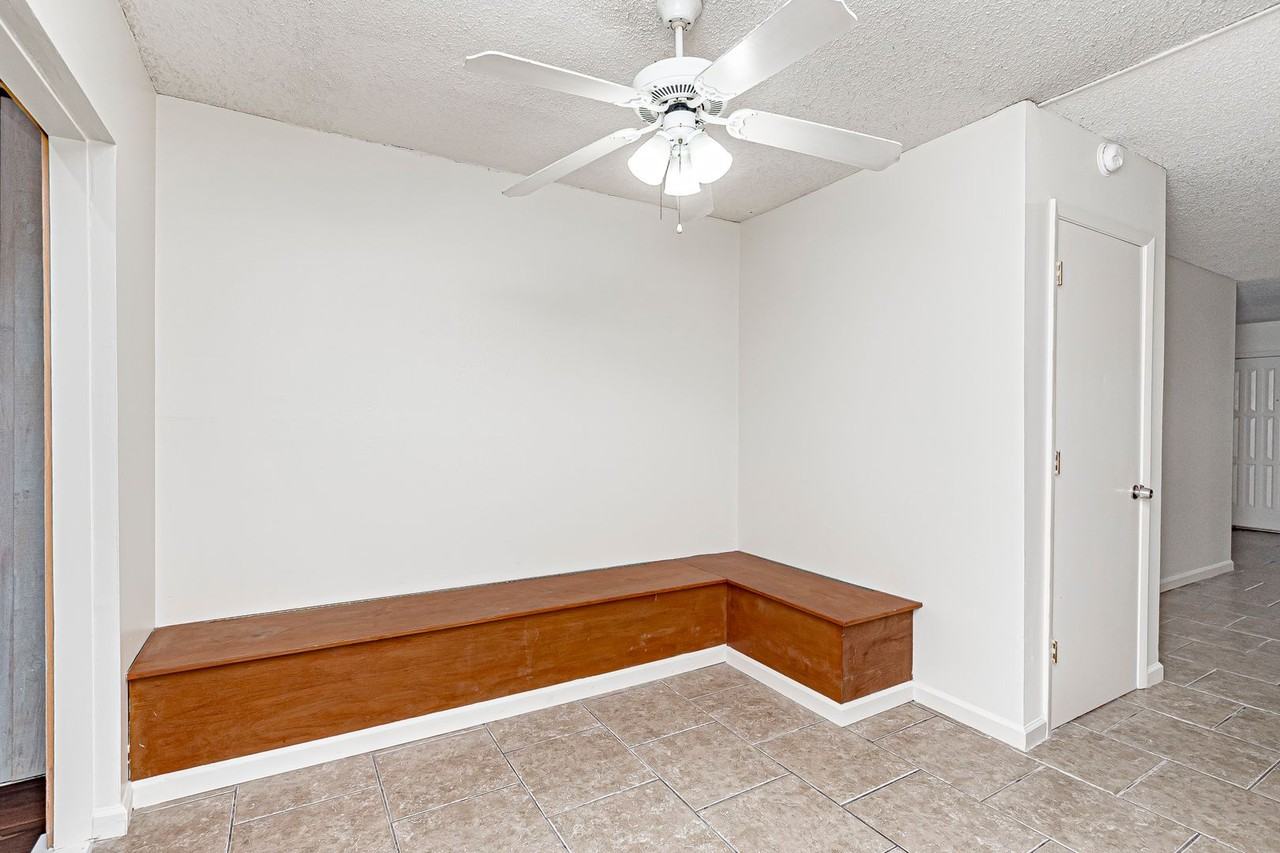 2516 Shadowbrook Dr - Photo 3 of 10