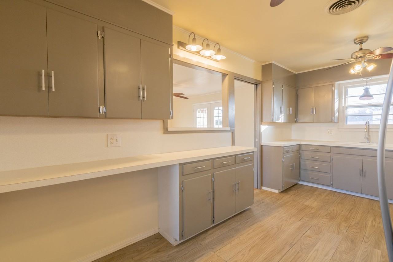 2730 W Country Club Dr - Photo 5 of 23