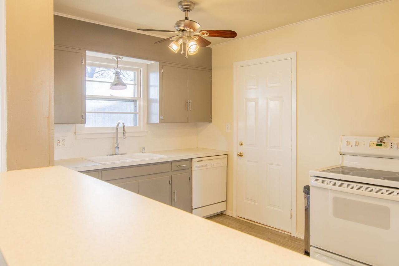 2730 W Country Club Dr - Photo 7 of 23