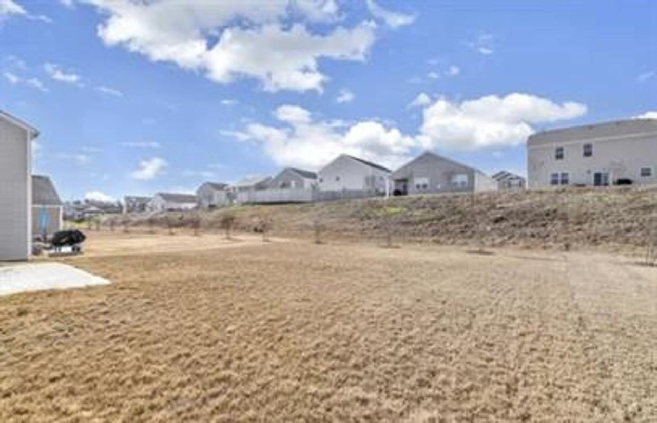 113 Riverport Dr - Photo 2 of 22