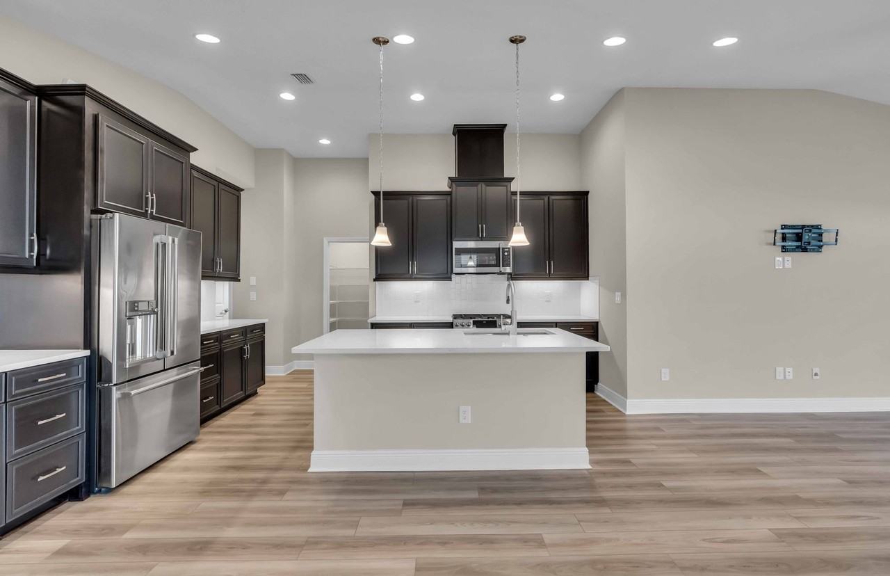 12545 Oak Hill Way - Photo 3 of 20