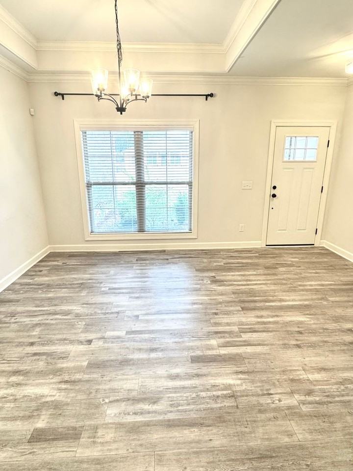 127 Birchwood Pl - Photo 2 of 15
