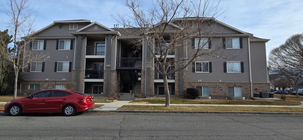 8084 N Ridge Loop E - Photo 3 of 29