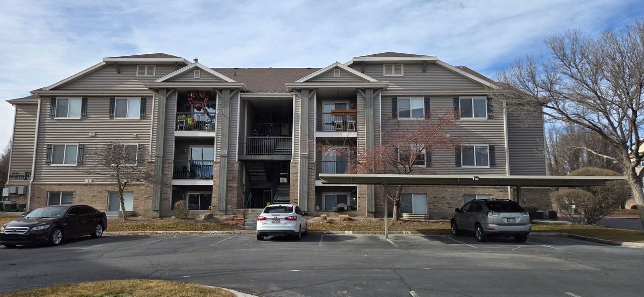 8084 N Ridge Loop E - Photo 2 of 29