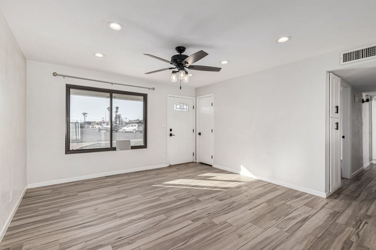 1420 N Rose St - Photo 5 of 31