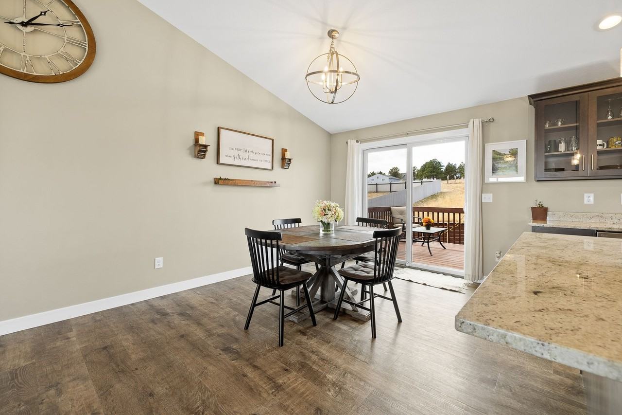 665 Stumer Rd - Photo 5 of 32