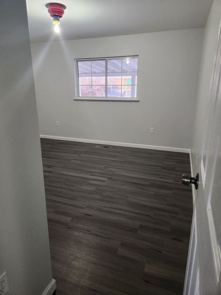 520 V And T Way - Photo 3 of 10