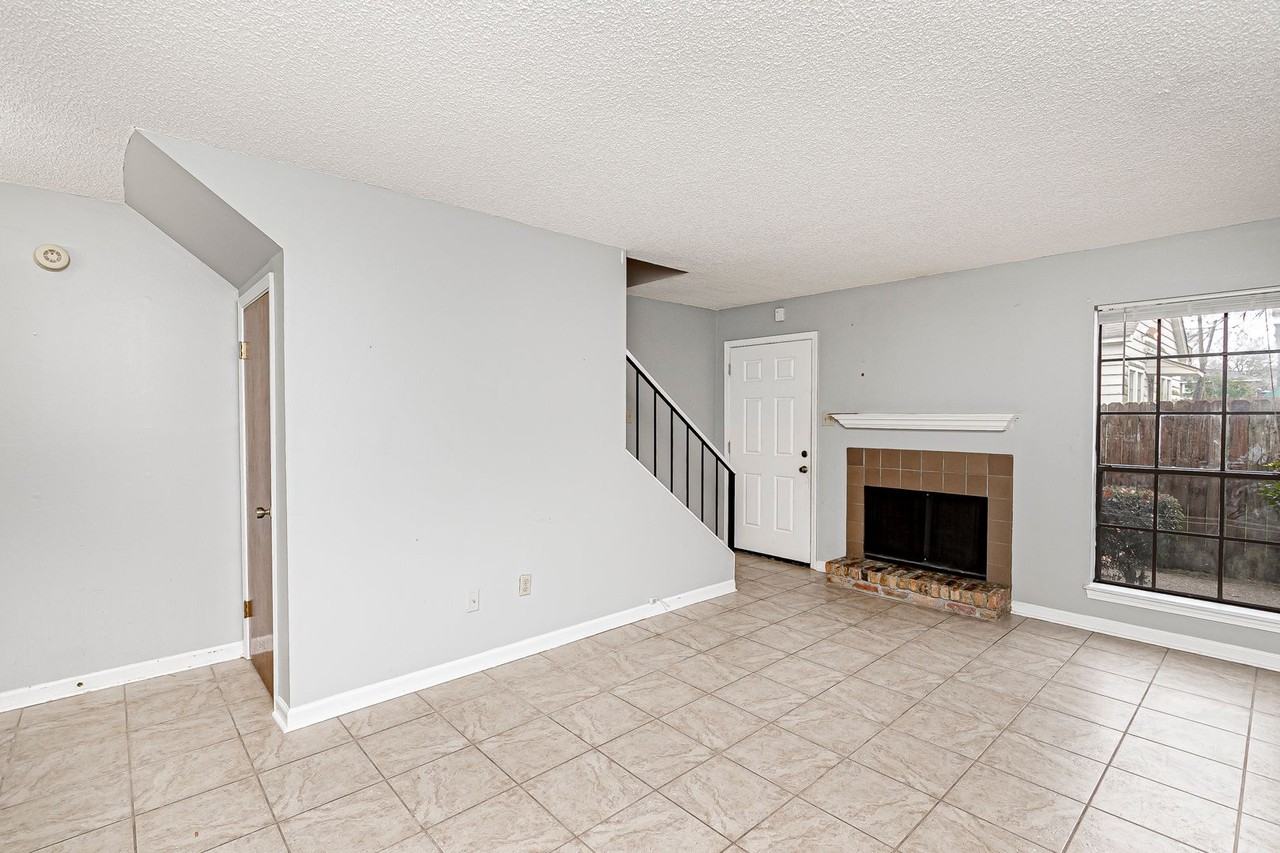 3711 Cole Dr - Photo 2 of 8