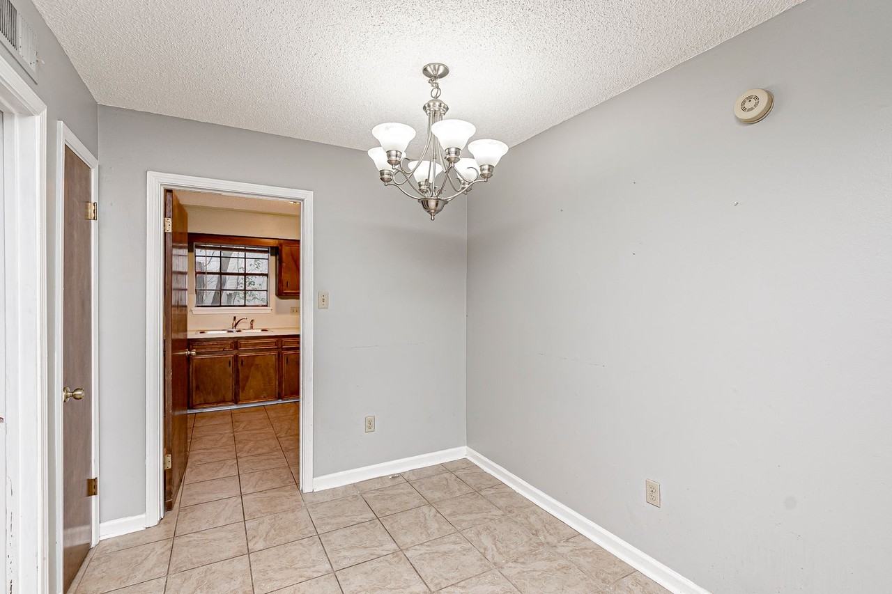 3711 Cole Dr - Photo 4 of 8