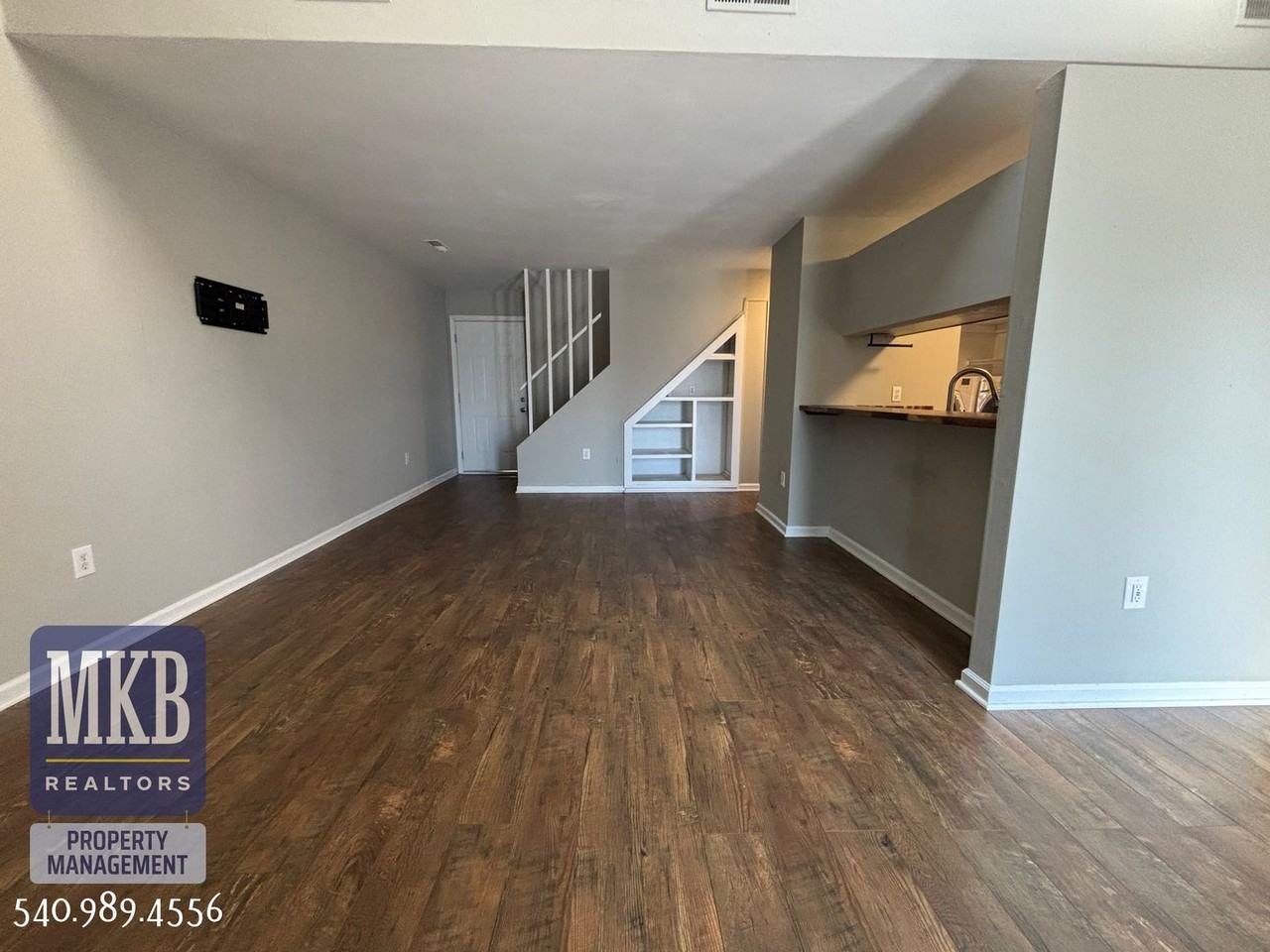 3366 Forest Ct - Photo 3 of 48