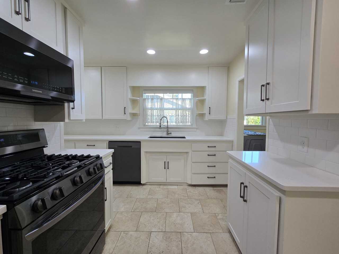 3617 Linwood Pl - Photo 7 of 24