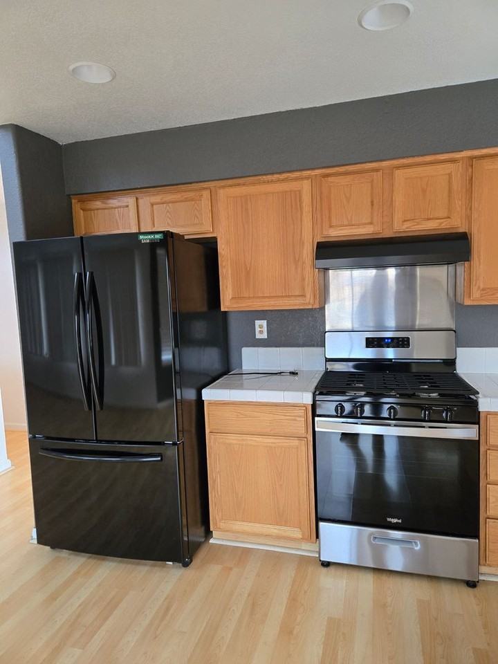 647 Vista Ct - Photo 4 of 26
