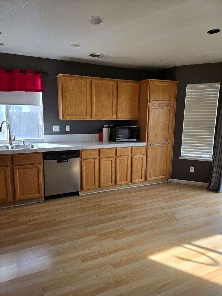 647 Vista Ct - Photo 5 of 26