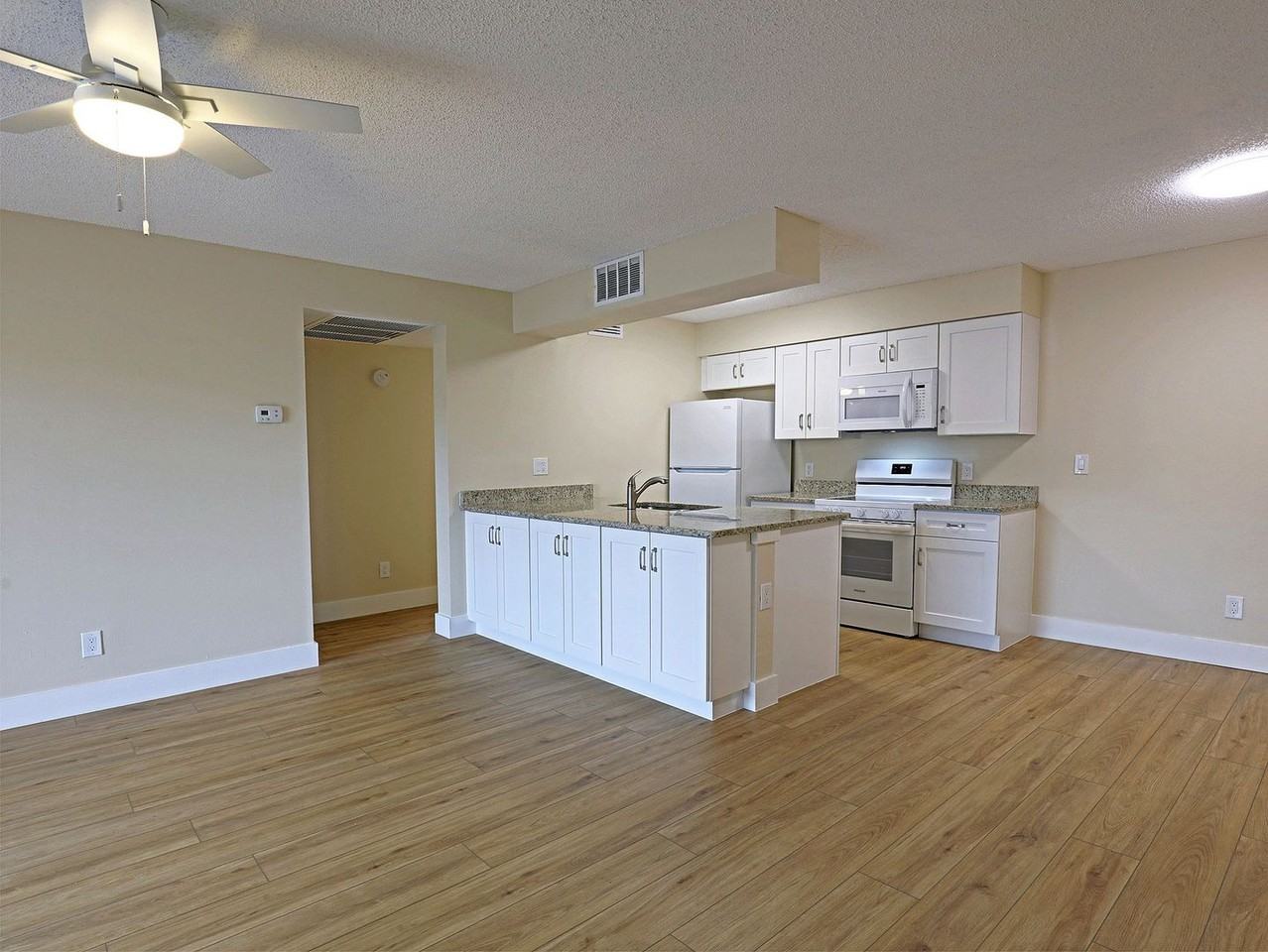 5311 Summerlin Rd - Photo 4 of 30