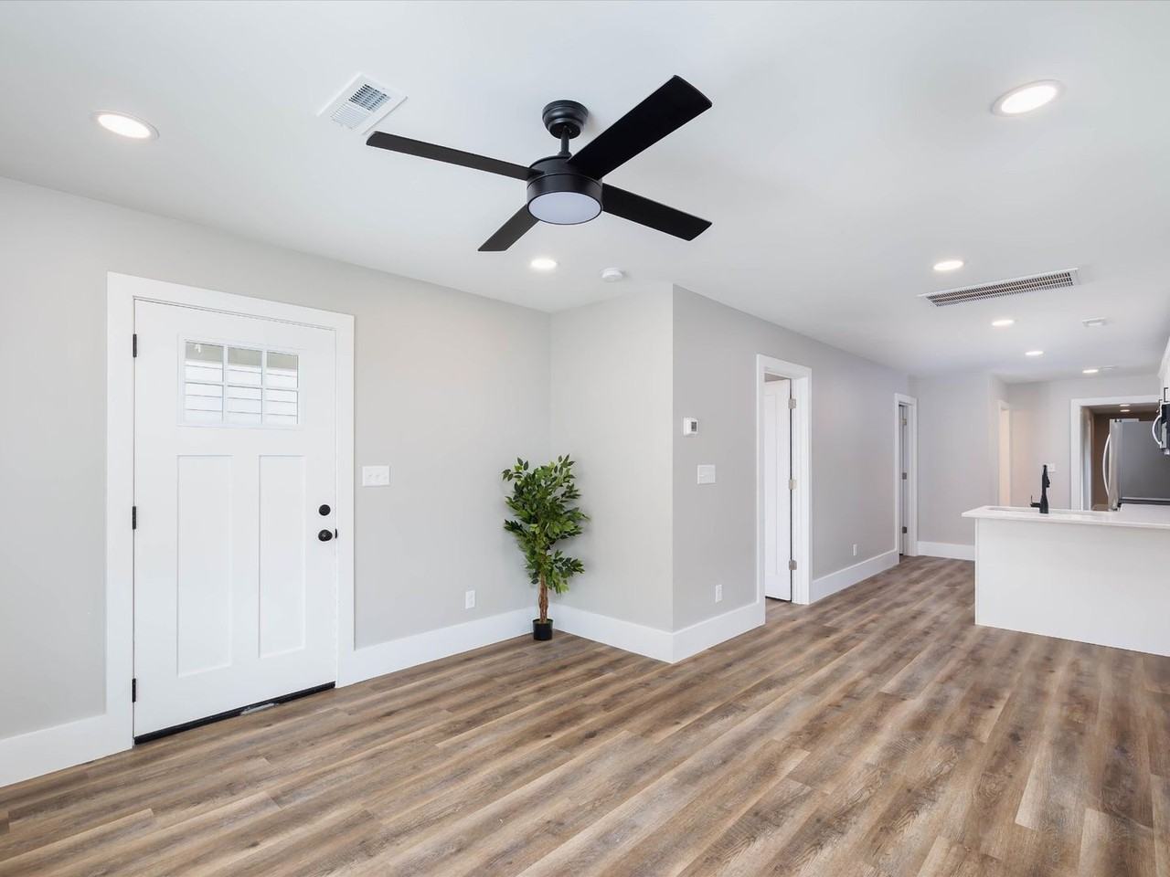 6005 New York Ave - Photo 3 of 19