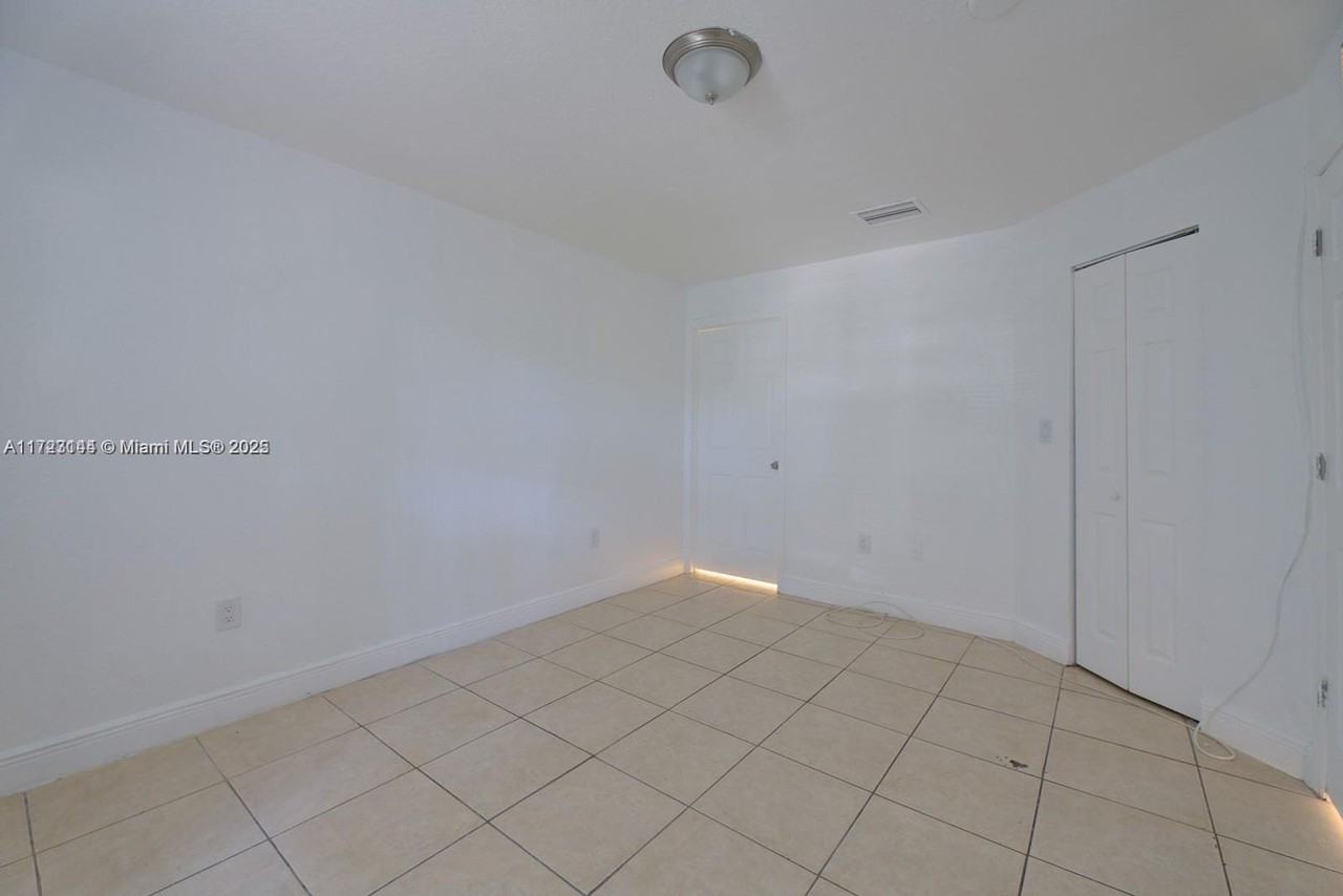 1814 Nw 93rd St - Photo 3 of 17