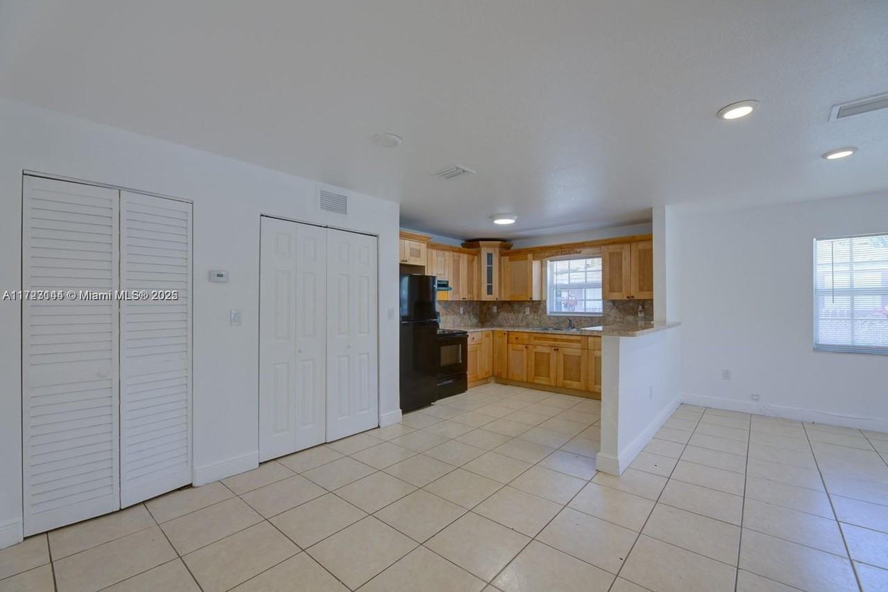 1814 Nw 93rd St - Photo 6 of 17