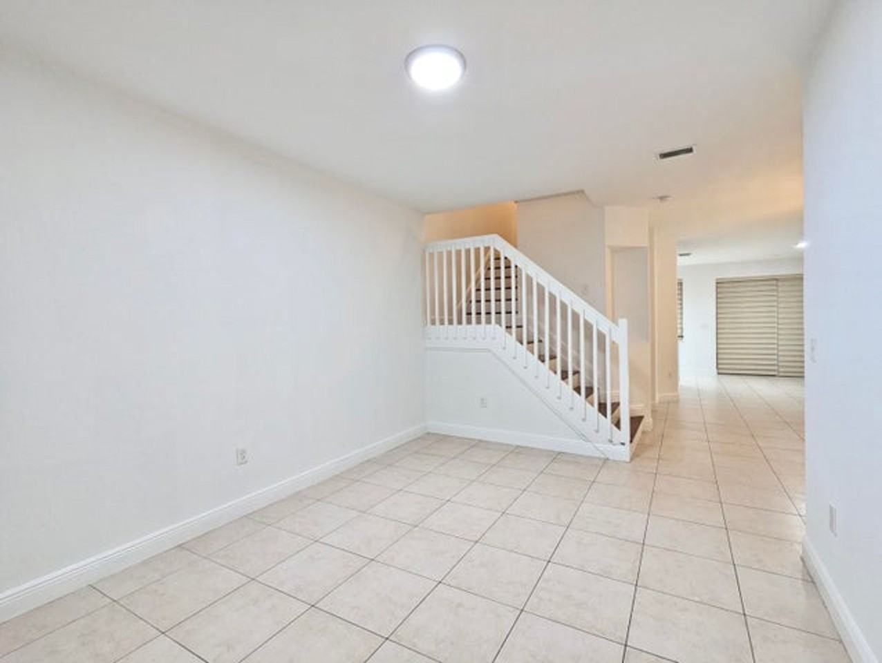 10781 Nw 81st Ln - Photo 7 of 24