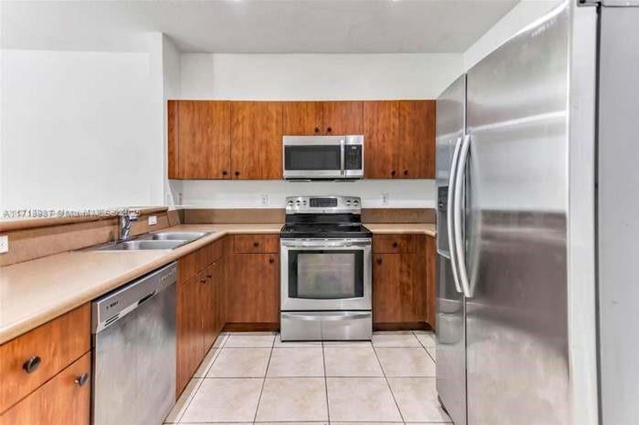 2577 Sw 82nd Ave - Photo 2 of 17