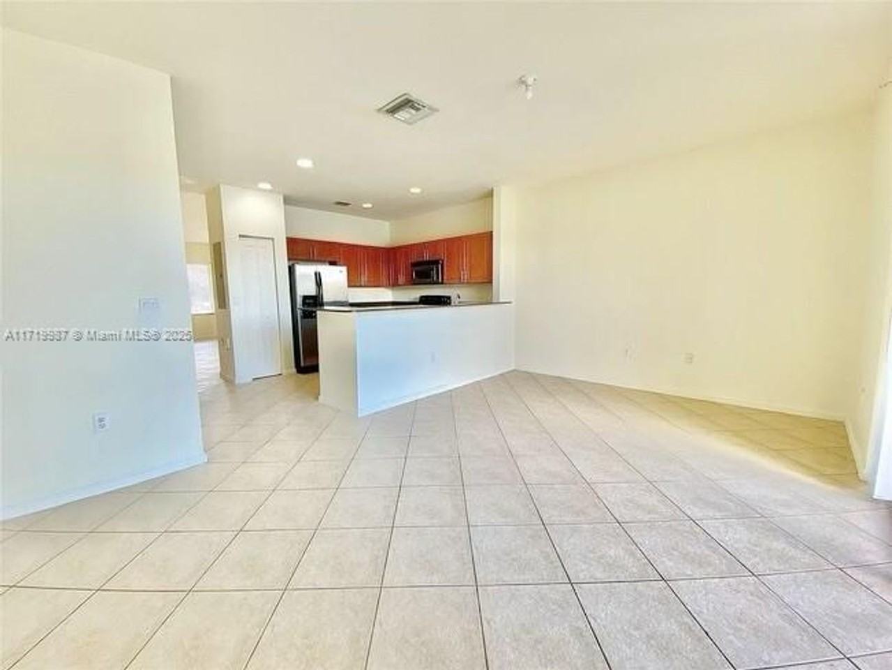 2577 Sw 82nd Ave - Photo 7 of 17