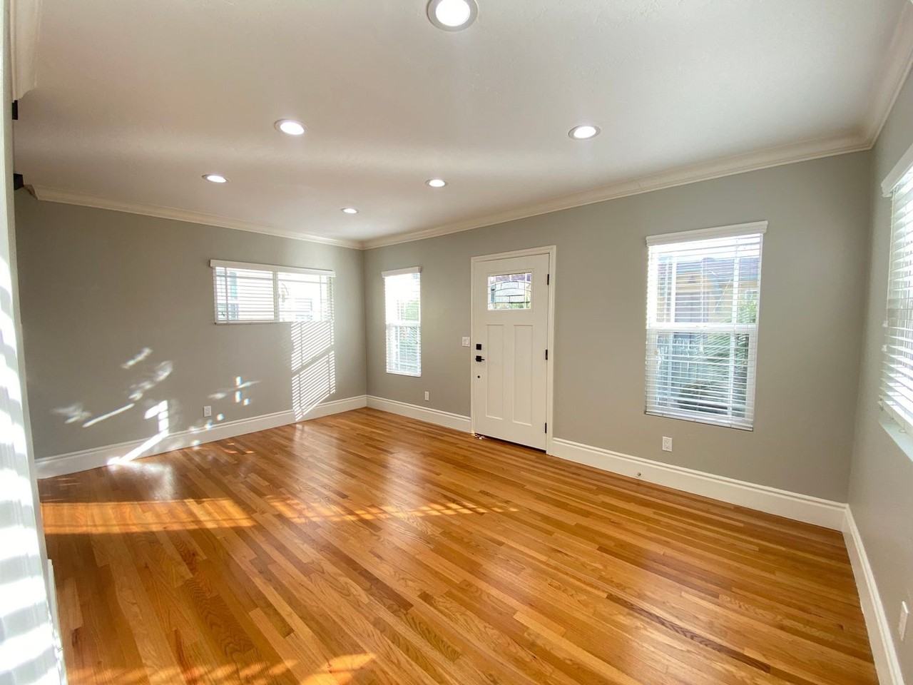 2952 B St - Photo 2 of 25