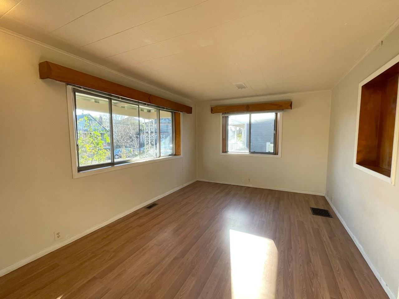 4037 N Gantenbein Ave - Photo 4 of 24