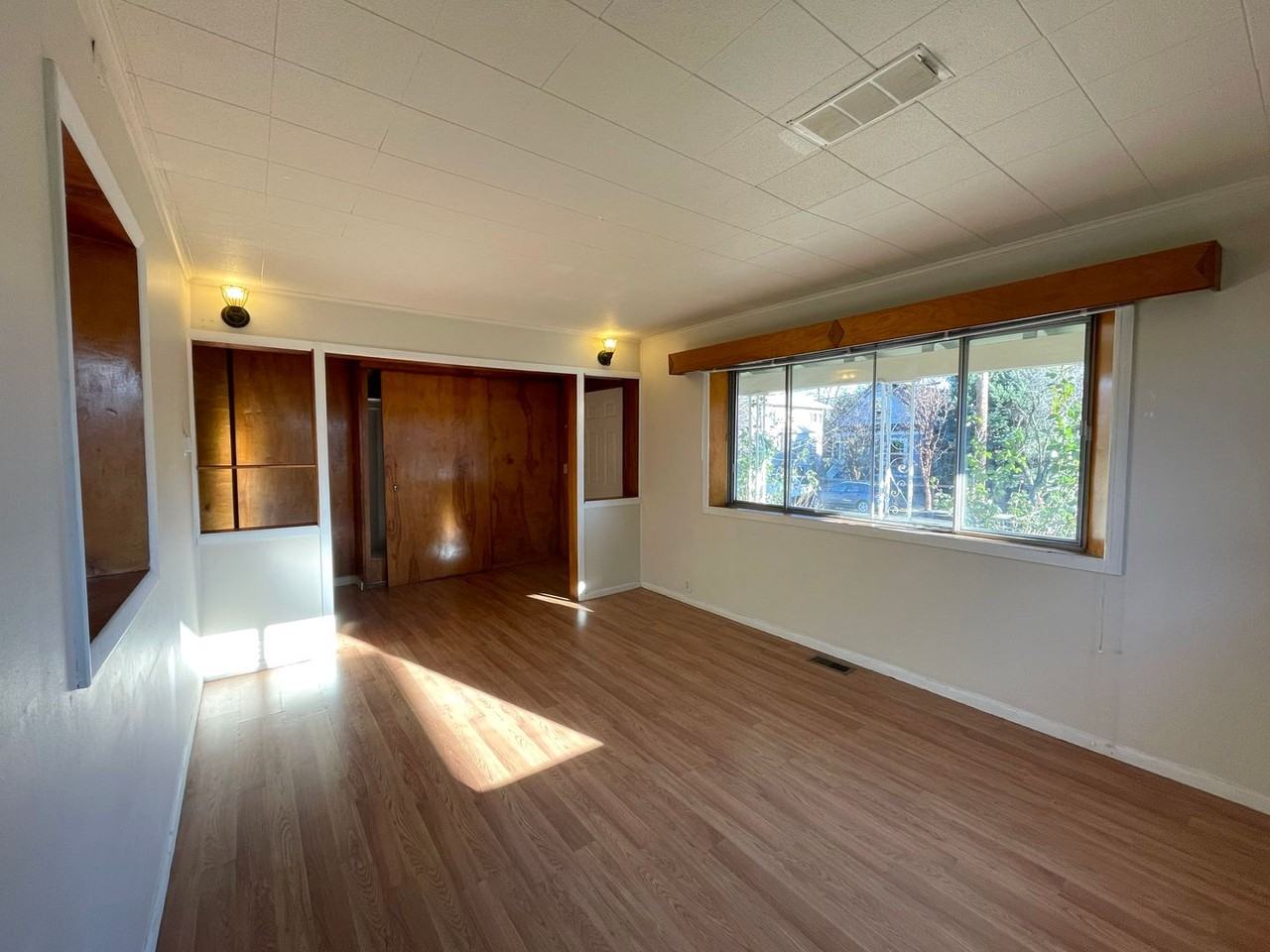 4037 N Gantenbein Ave - Photo 5 of 24