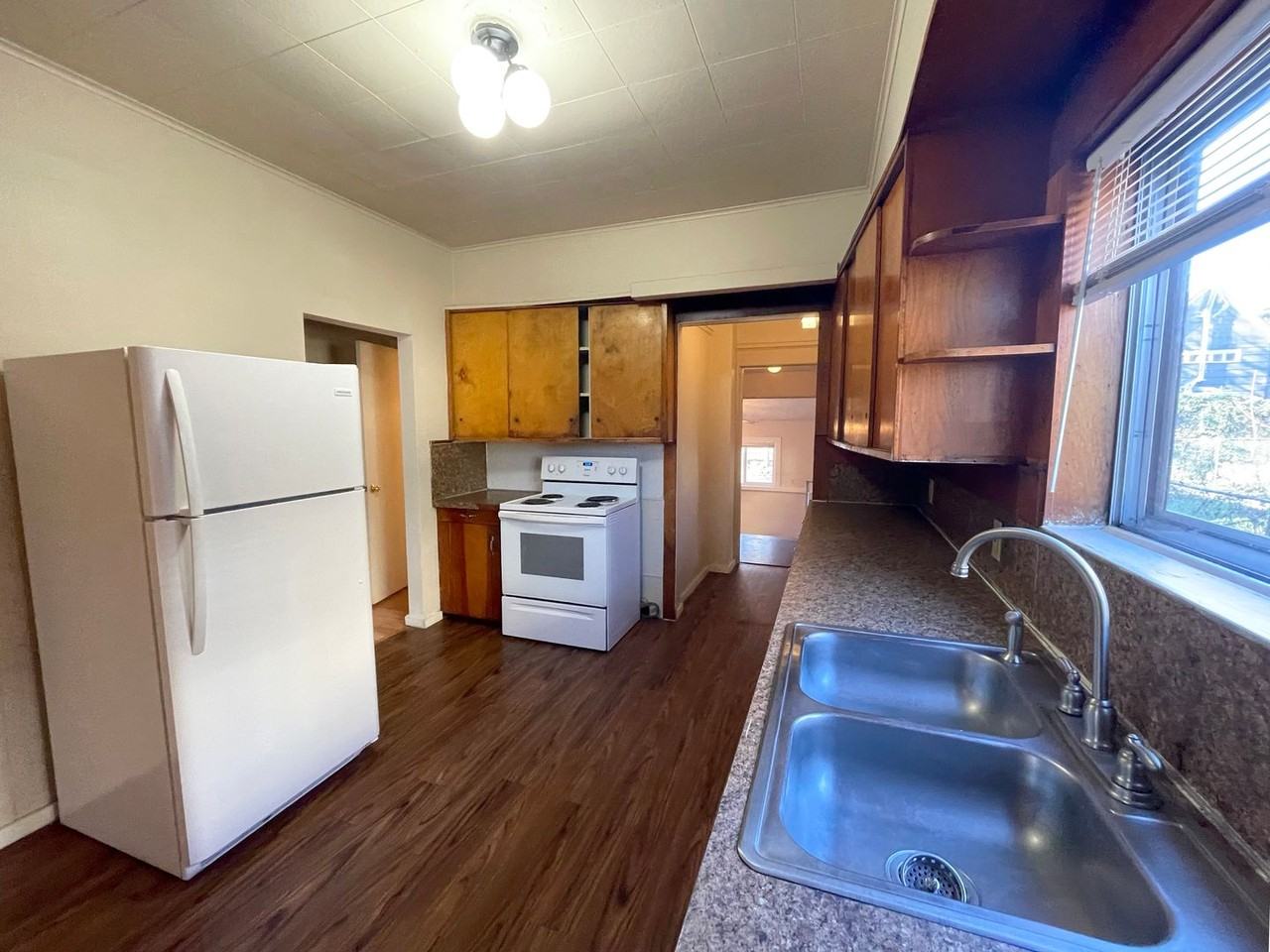 4037 N Gantenbein Ave - Photo 6 of 24