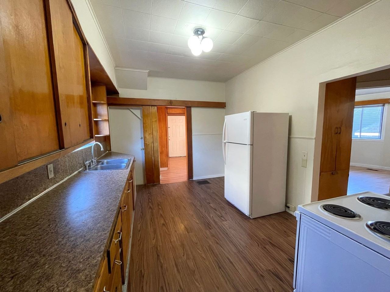 4037 N Gantenbein Ave - Photo 7 of 24