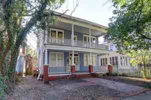 featured image of 631 W 37th St