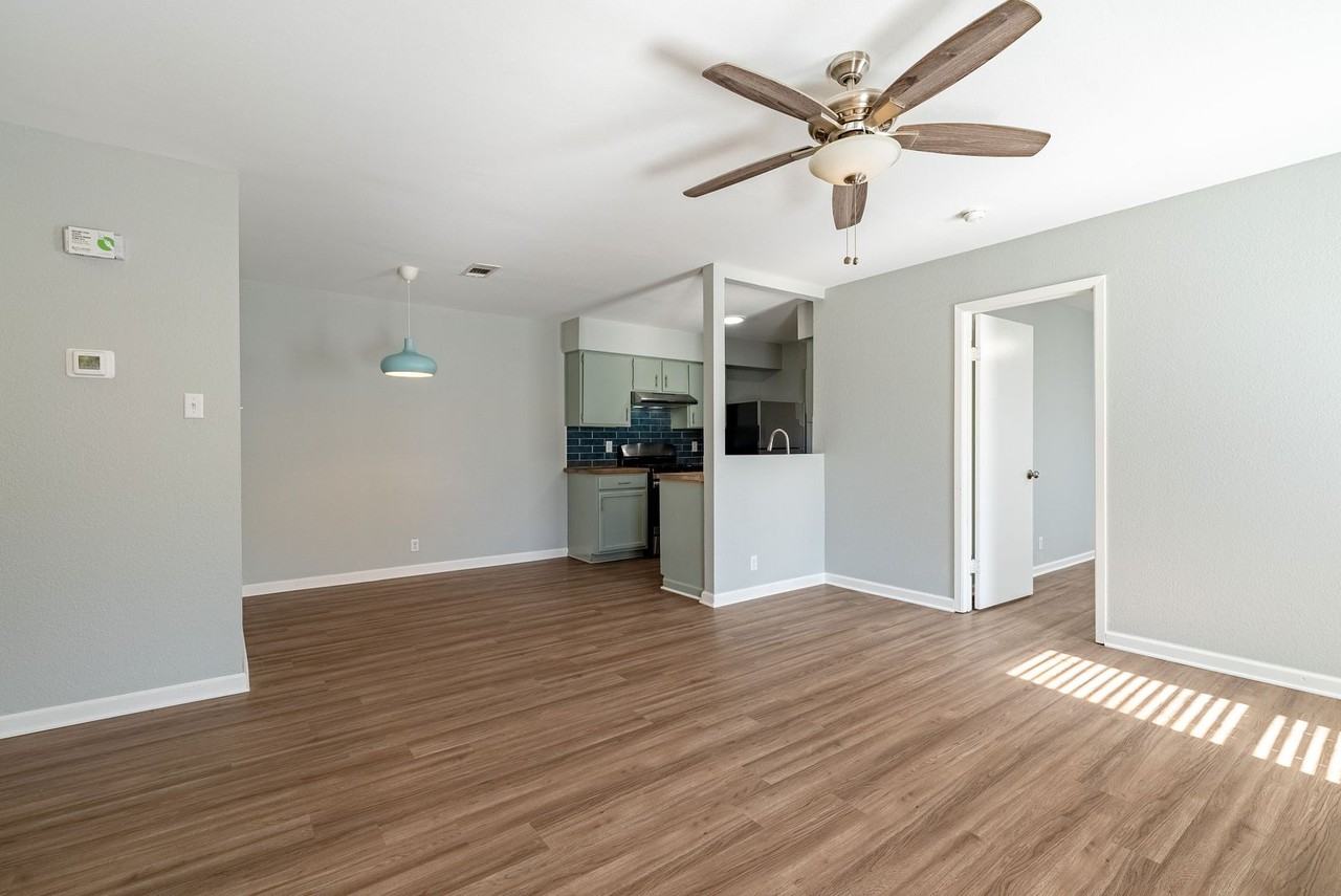 2003 Willowbend Dr - Photo 5 of 20