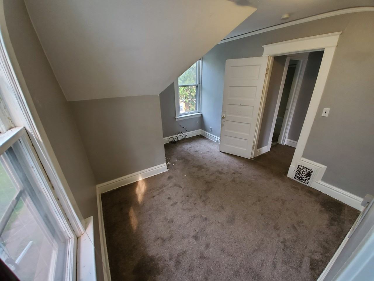 518 N 10th Ave E - Photo 2 of 13