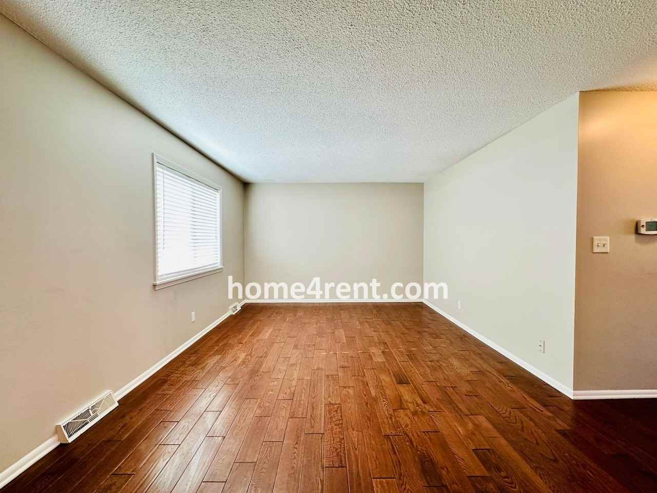 9559 Outlook Dr - Photo 3 of 27