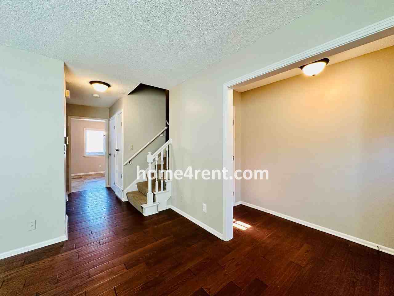 9559 Outlook Dr - Photo 4 of 27