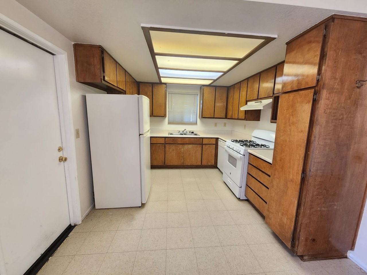 6176 Abronia Ave - Photo 4 of 12