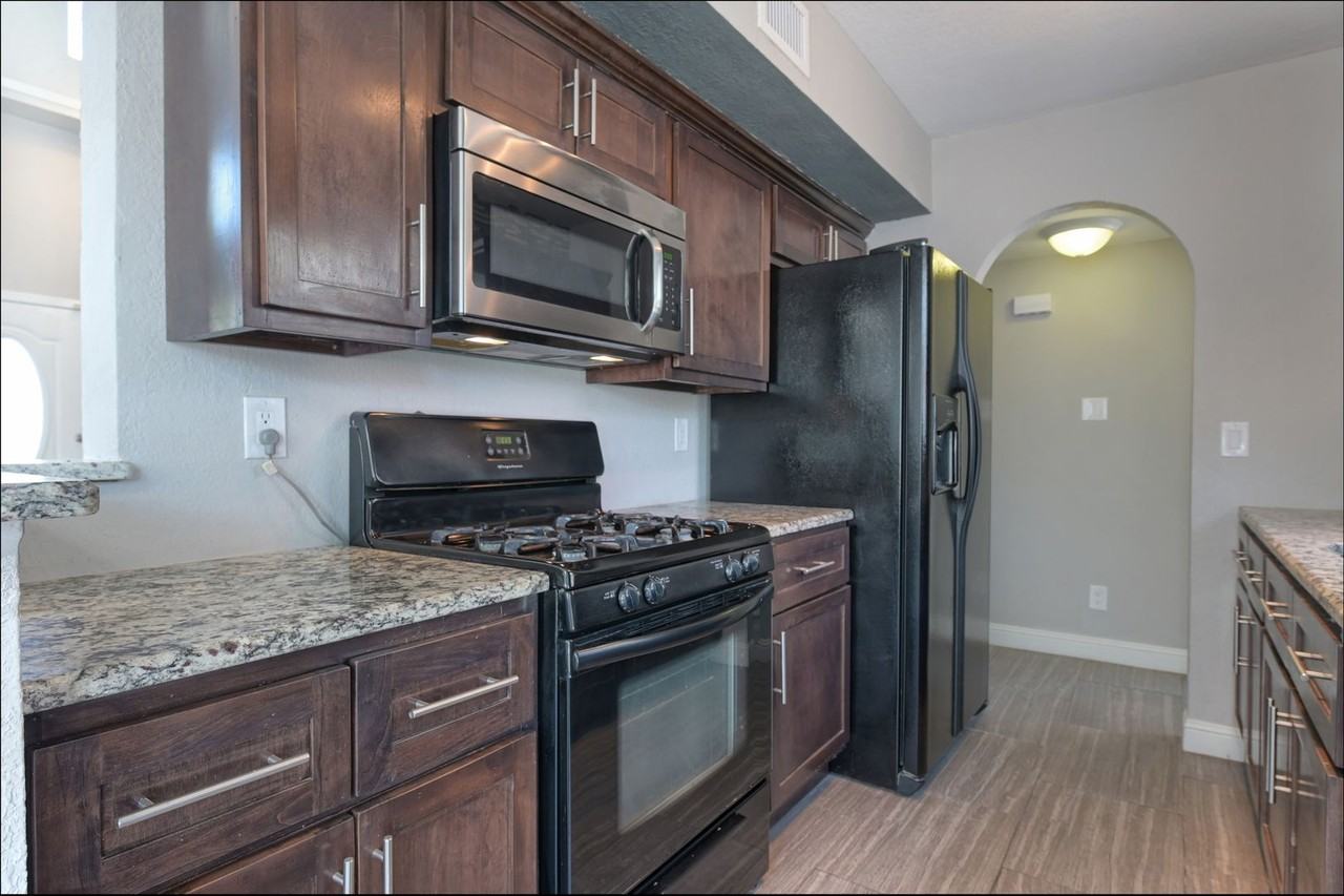 11481 Lone Wolf Cir - Photo 2 of 41