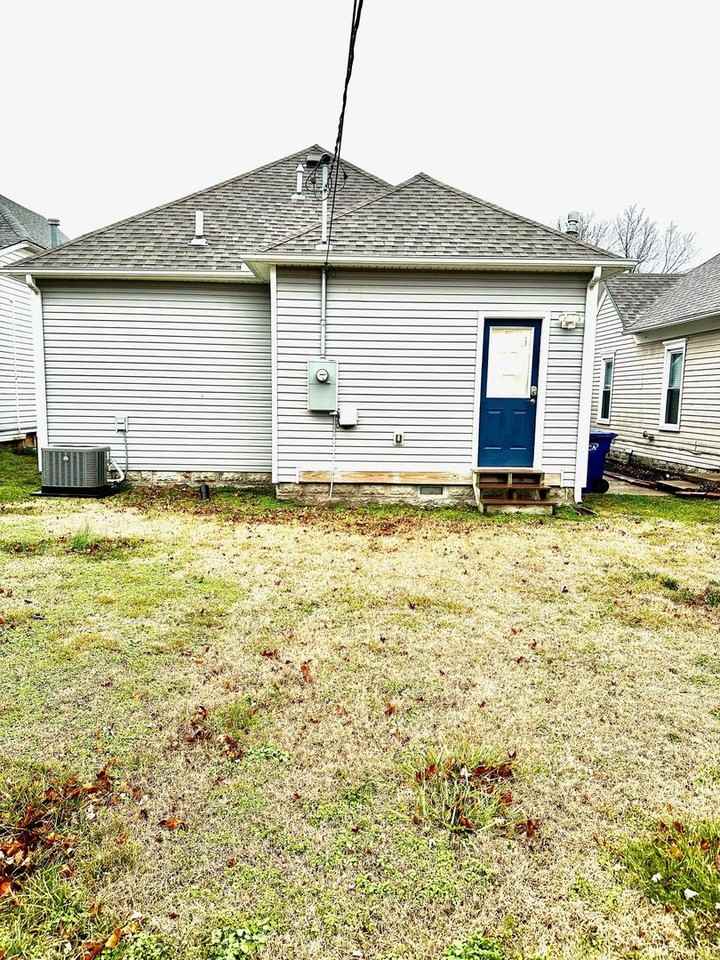 715 W 2nd St - Photo 2 of 15