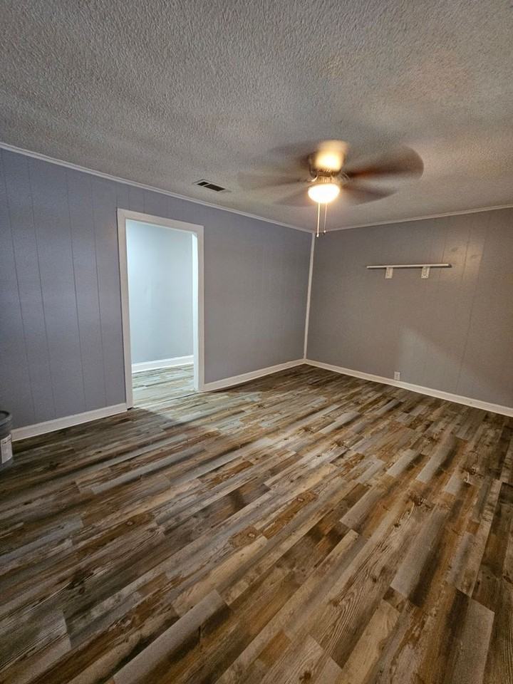 2026 Monroe St - Photo 4 of 25