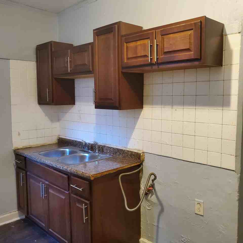 7648 S Phillips - Photo 2 of 12