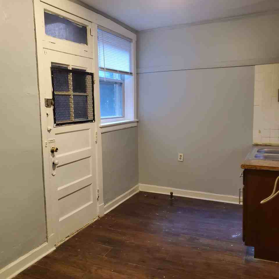 7648 S Phillips - Photo 3 of 12