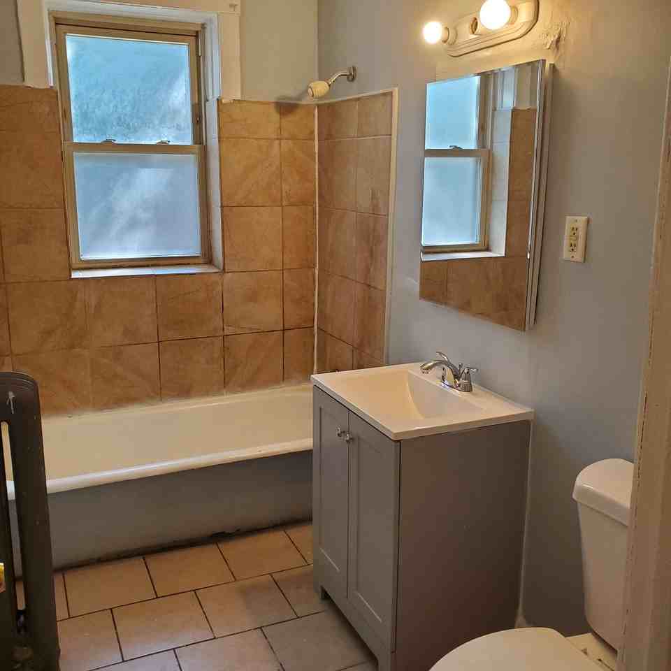 7648 S Phillips - Photo 4 of 12