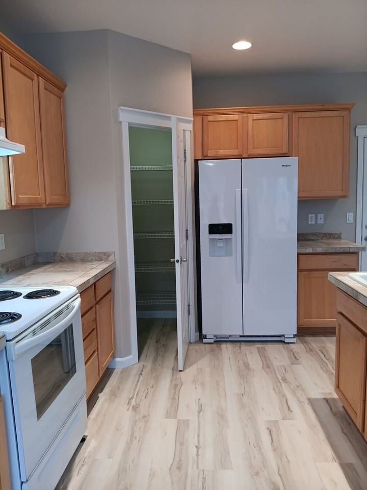 636 Jasmine Cir - Photo 3 of 30